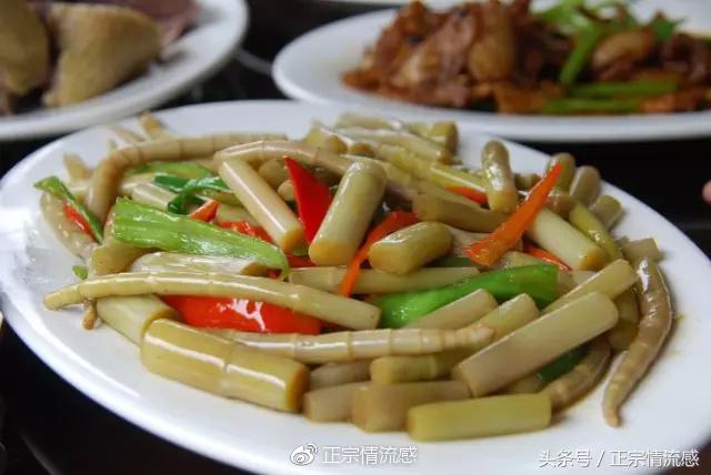 边走边吃水果视频,边走边吃一路看风景