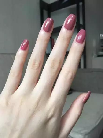 2022年美甲款式图片短指甲显白夏,2021最火美甲显白颜色短指甲款式