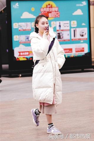 时装修身红色面包服,洋气时髦面包服