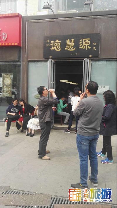 探店吃各个地方美食,探店吃东西甜品