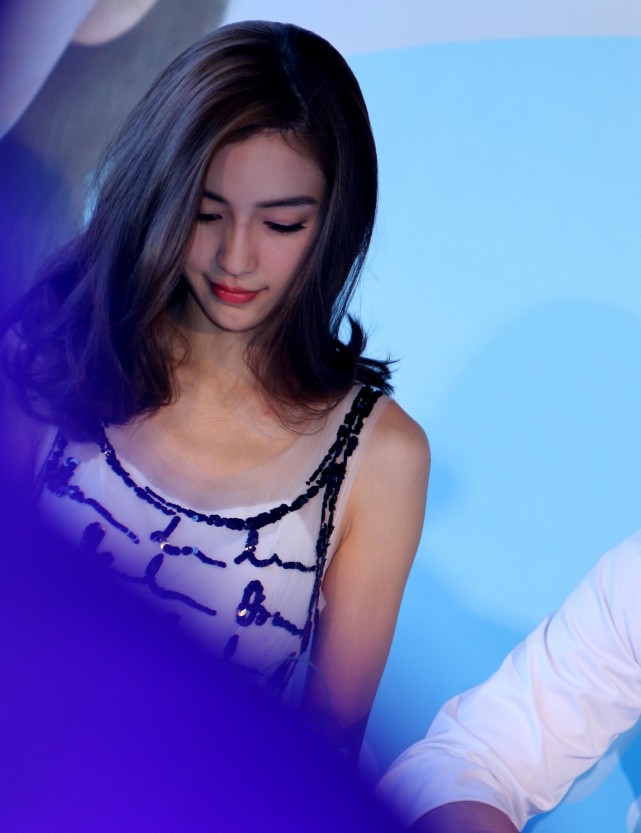 baby乔装现身,baby出席活动遭围堵