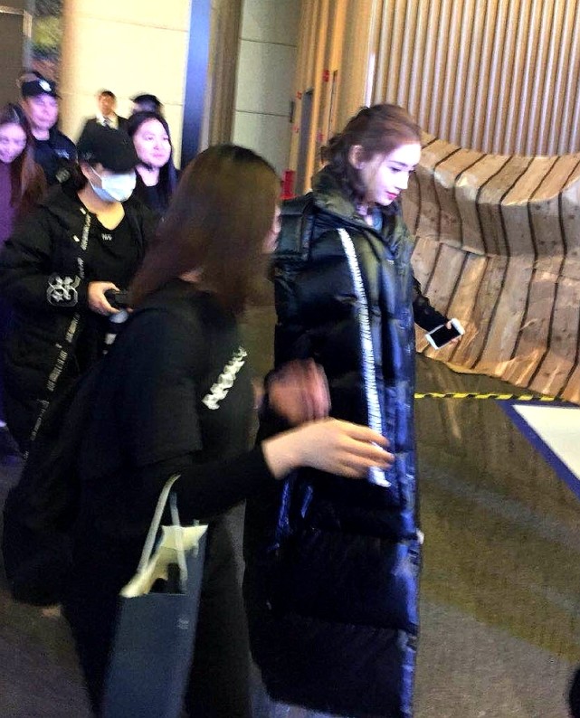 baby乔装现身,baby出席活动遭围堵