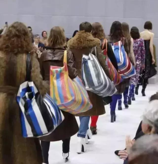 回形针马桶,2000块钱的回形针