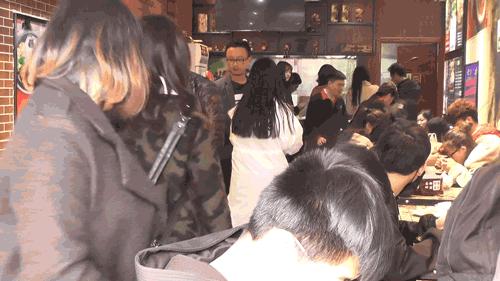 长清大学城的特色美食,济南长清大学城美食街炒河粉