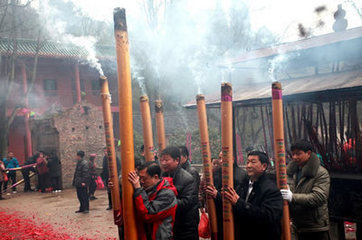 佛学视角:信众如何应对某些寺庙“借佛敛财”的行为