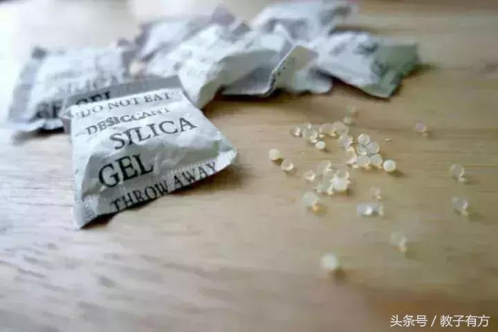 食品干燥剂引发小孩眼球失明,儿童不吃干燥剂眼睛失明