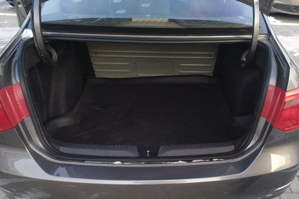 捷达两个面钣金加喷漆多少钱,老款捷达全部喷漆需要多少钱