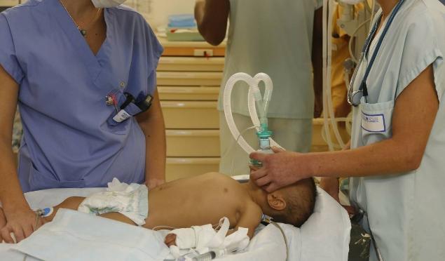 因为买衣服，10个月宝宝咳嗽发烧造成手部和腿截肢，宝妈赶快避免