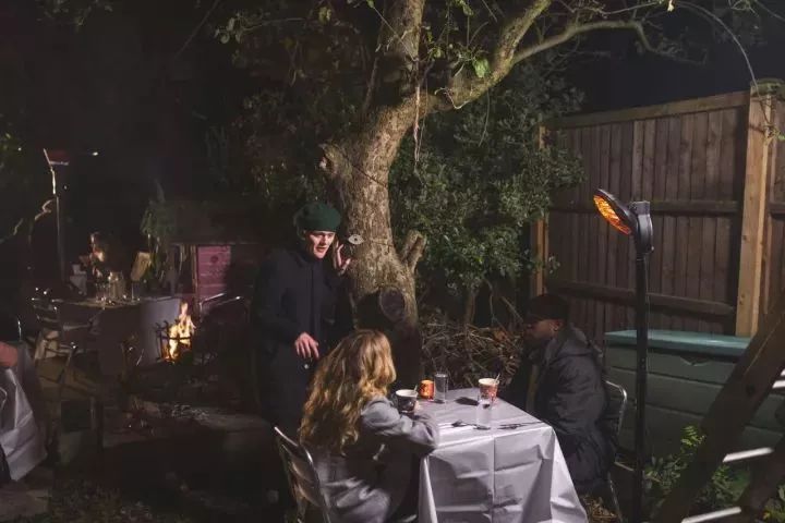 把自家破后院谎称为高级餐厅,7个月做到伦敦餐厅NO.1