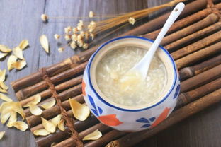 滋阴润燥的银耳莲子百合汤,滋补肾阴的百合