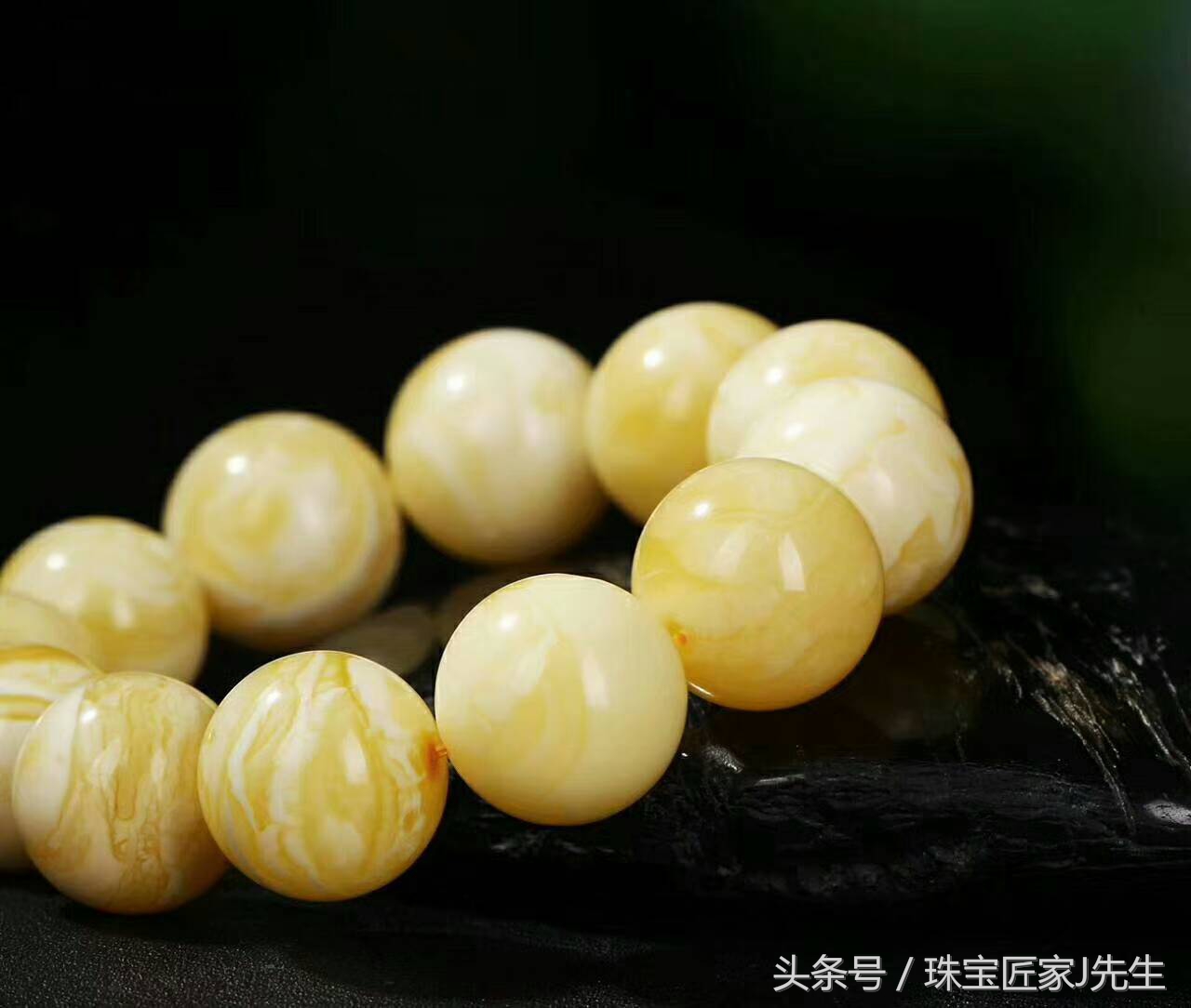 蜜蜡吊坠修复,蜜蜡原石手工打磨吊坠