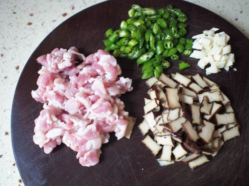 脆皮五花肉做什么菜好吃,特别下饭的五花肉小炒菜来了