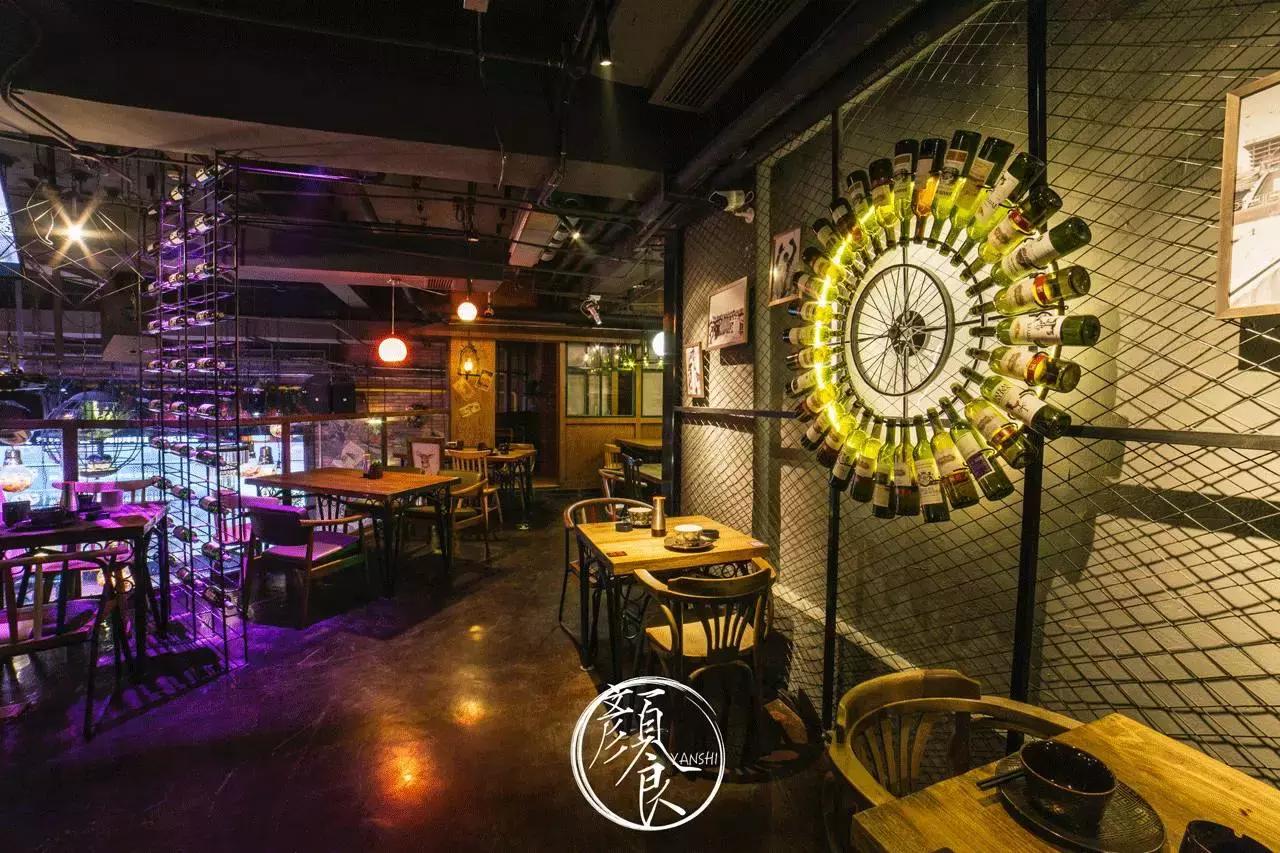 钓者崇尚自然，醉心音乐，寄情山海之间也