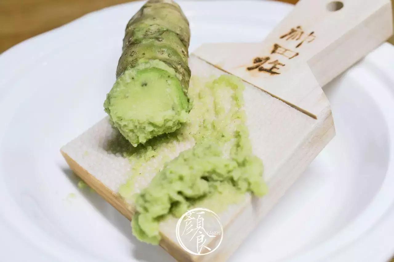 钓者崇尚自然，醉心音乐，寄情山海之间也