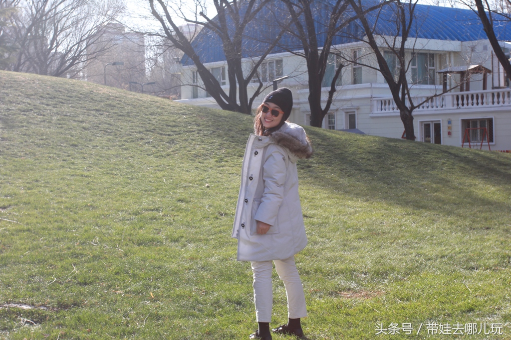 奥森附近藏着一个世外桃源，大草坪上喂白鸽、摸羊驼