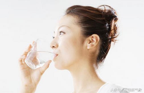 当女生突然痛经时,当女生痛经时男生的反应