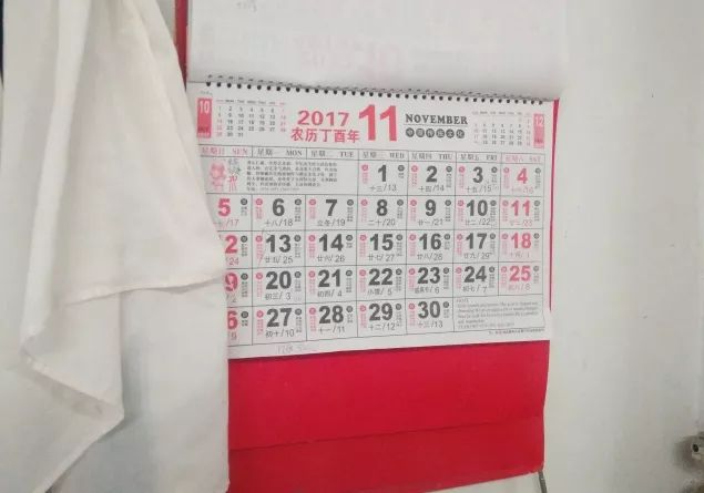 北京胡同剃头匠王师傅因直播剔光头走红金融系女大学生采访奇遇