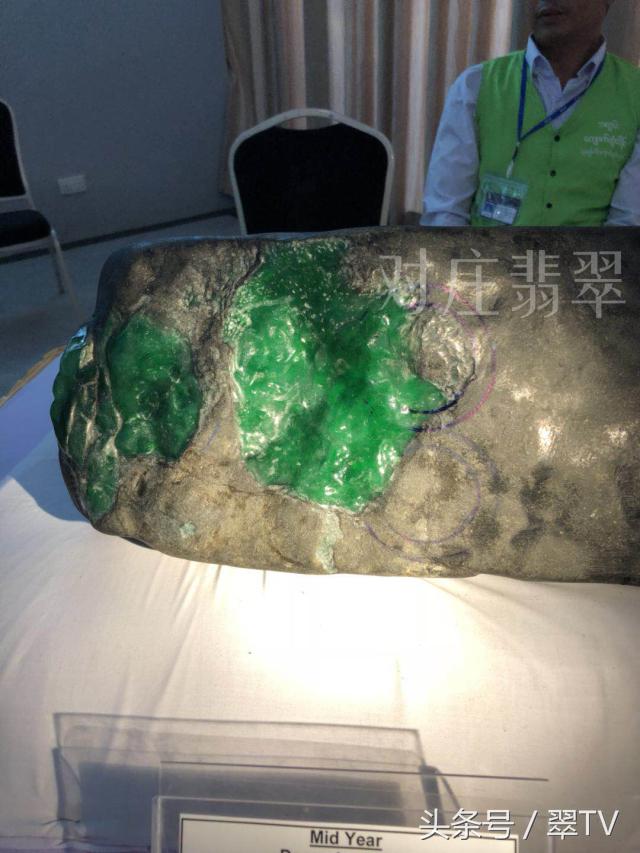 缅甸翡翠现在的走势 (2017年缅甸翡翠公盘价格表)