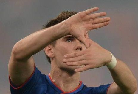 还记得2015年那个“画Z”的男孩吗？他带队获得了联赛冠军