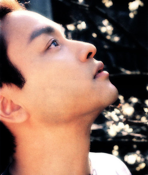 *钟金**铉27岁，乔任梁28岁，但自杀的明星里，最年轻可惜的是她