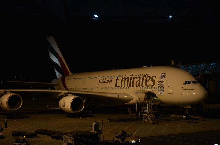 迪拜土豪真多街上全是豪车,迪拜土豪除了豪车还有什么