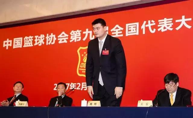 卡卡国家队退役是哪一年,卡卡宣布退役来中超