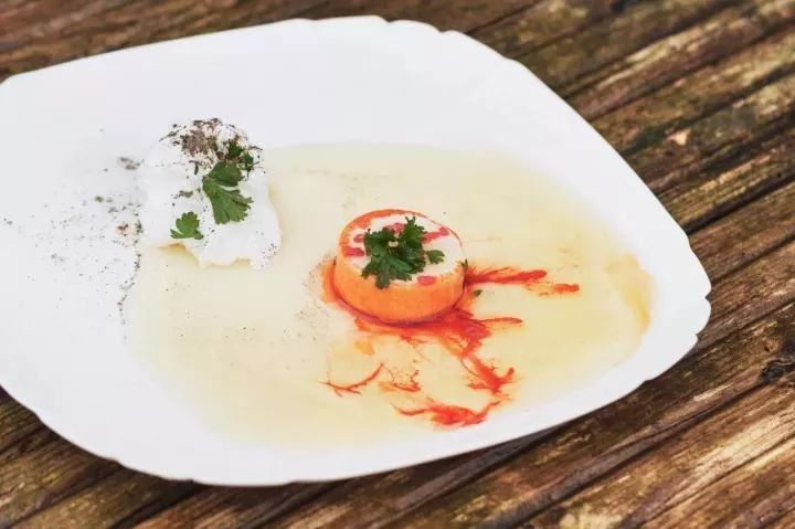 把自家破后院谎称为高级餐厅,7个月做到伦敦餐厅NO.1