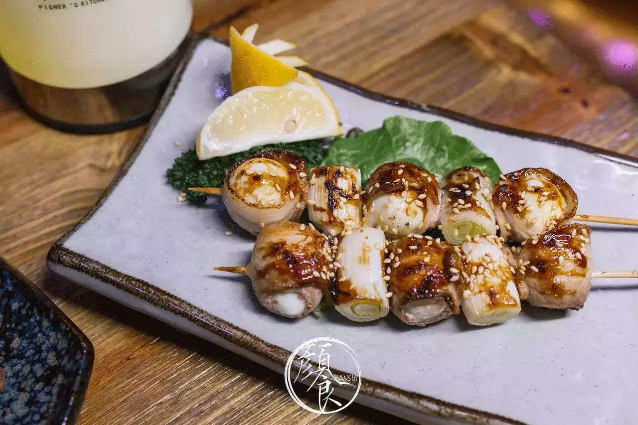 钓者崇尚自然，醉心音乐，寄情山海之间也