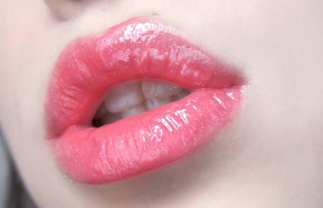 欧莱雅唇釉联名,欧莱雅唇釉和口红哪个好用