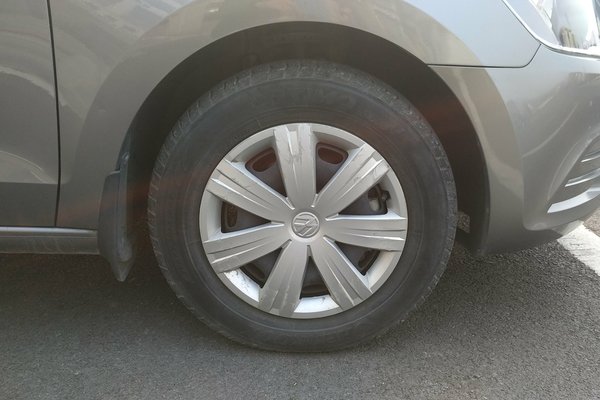 捷达两个面钣金加喷漆多少钱,老款捷达全部喷漆需要多少钱