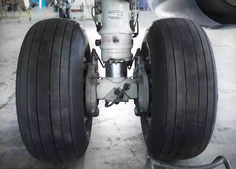 飞机起落架原理论文,飞机起落架操作视频