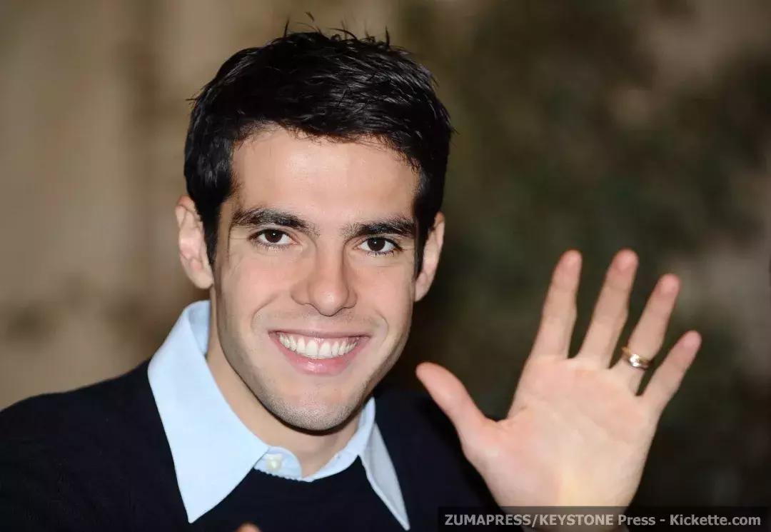 卡卡国家队退役是哪一年,卡卡宣布退役来中超