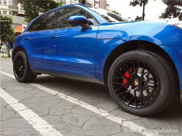 macan新车落地升级波尔多红,保时捷macan改19寸锻造轮毂