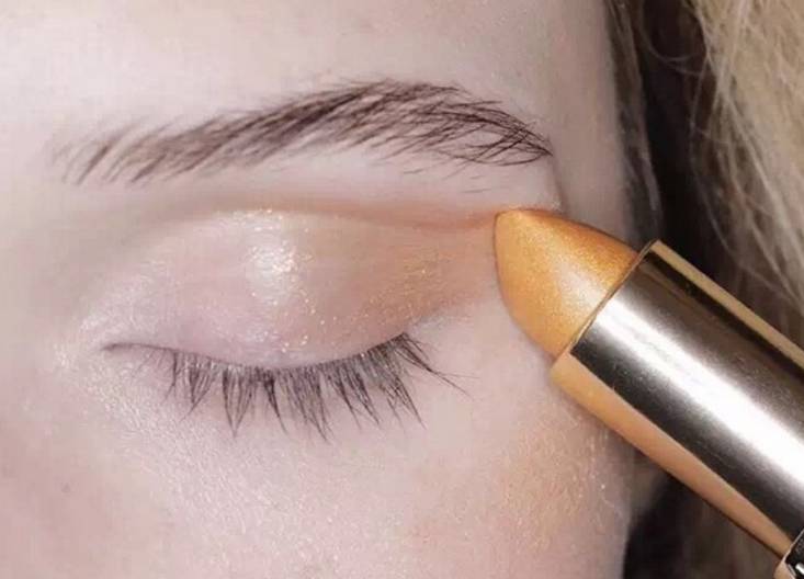 欧莱雅唇釉联名,欧莱雅唇釉和口红哪个好用