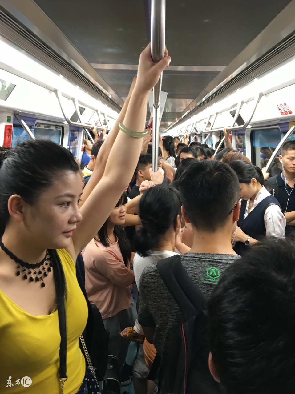 90后神反驳领导,90后请假被老板吐槽