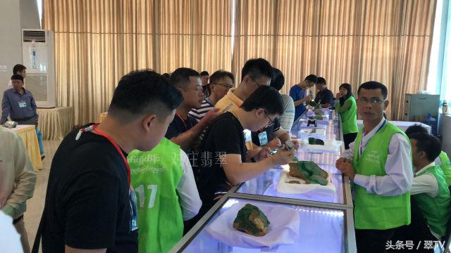 缅甸翡翠现在的走势 (2017年缅甸翡翠公盘价格表)