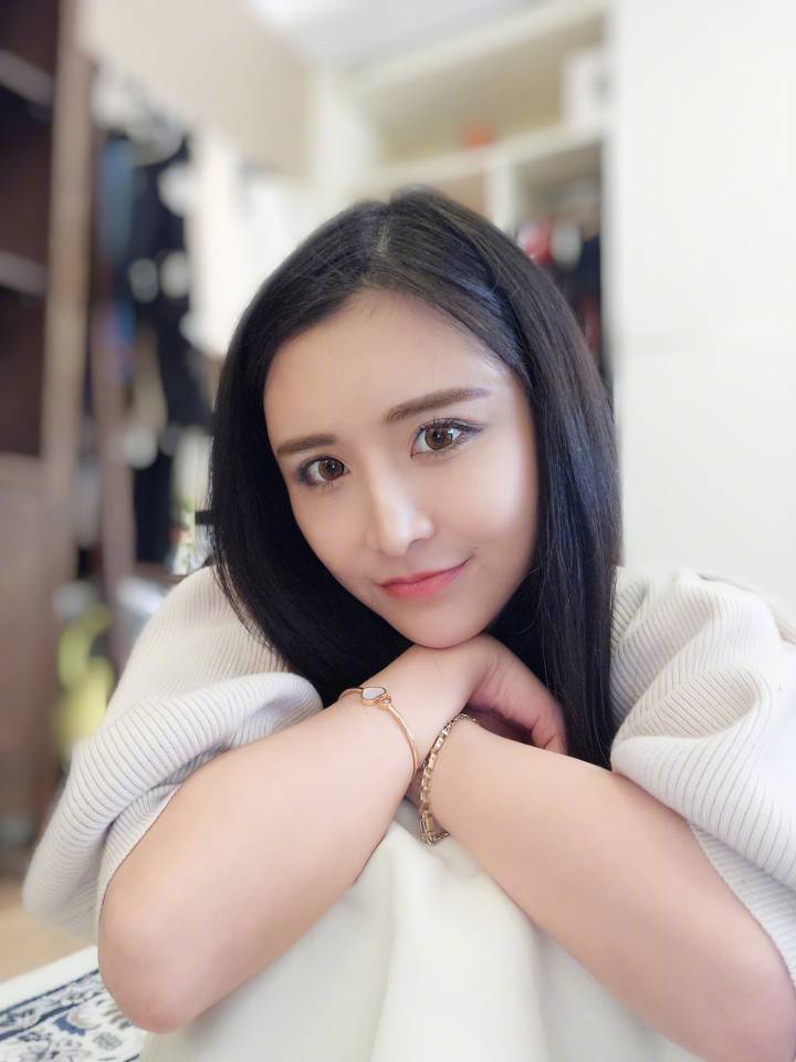 长发短发大美妞“陈一发”你爱哪个？买萌，唱歌，老司机发麻麻！