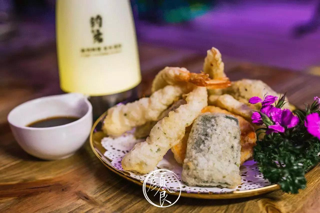 钓者崇尚自然，醉心音乐，寄情山海之间也