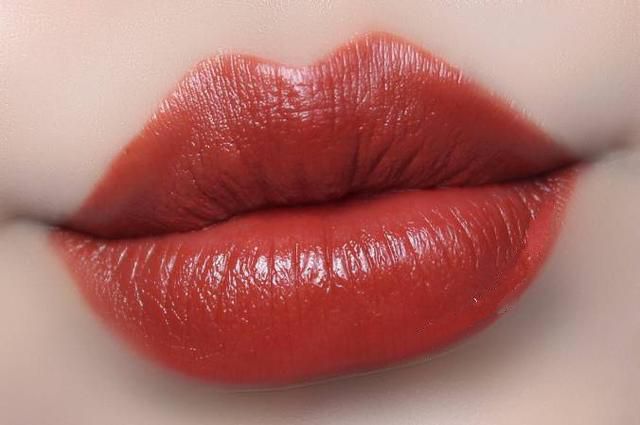 欧莱雅唇釉联名,欧莱雅唇釉和口红哪个好用