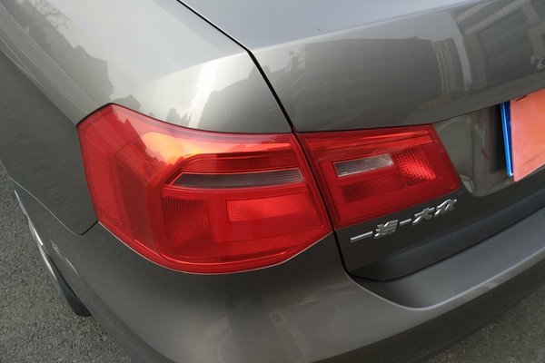 捷达两个面钣金加喷漆多少钱,老款捷达全部喷漆需要多少钱