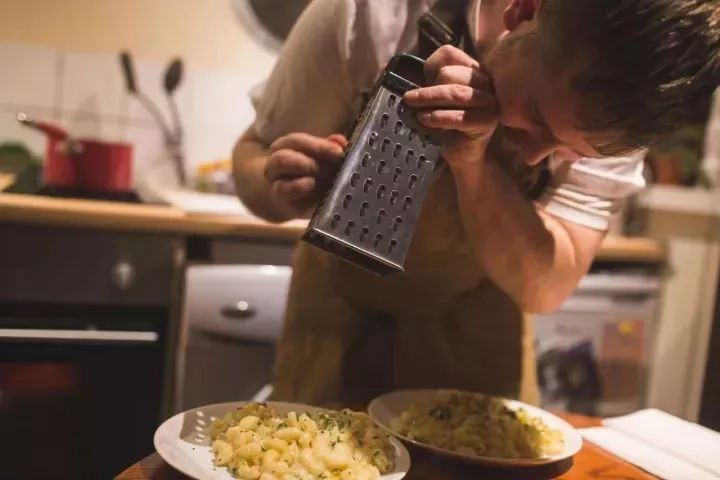 把自家破后院谎称为高级餐厅,7个月做到伦敦餐厅NO.1