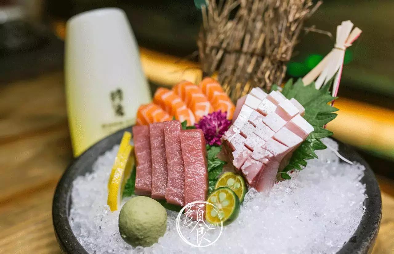 钓者崇尚自然，醉心音乐，寄情山海之间也