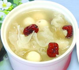 滋阴润燥的银耳莲子百合汤,滋补肾阴的百合