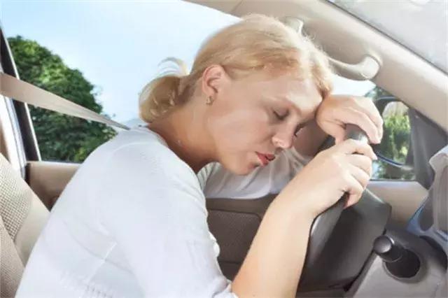 服务区睡一觉被罚900元,服务区睡一夜被罚900元