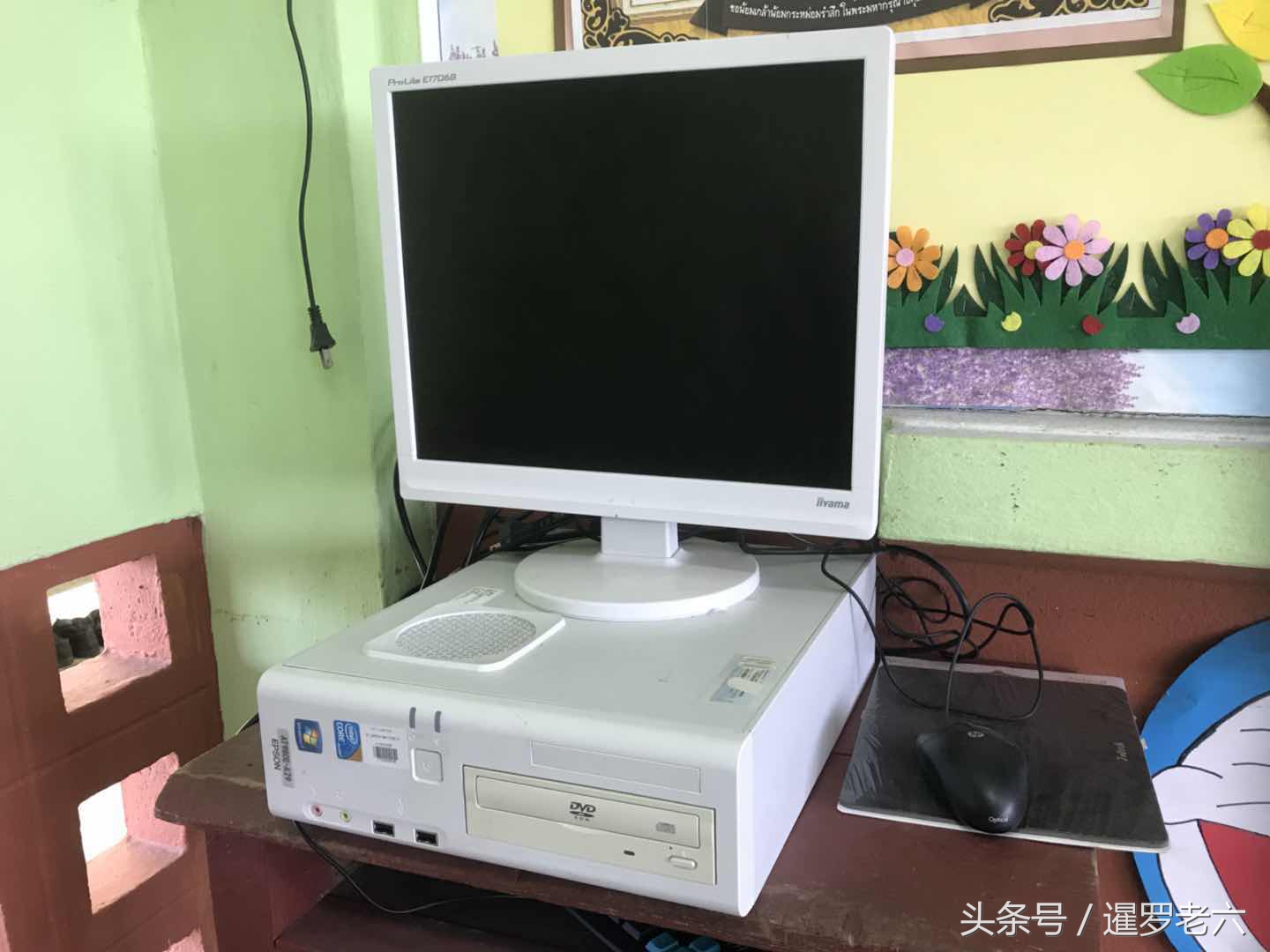 曼谷小学看见一台日本原装的爱普生电脑,您觉得能顺利玩吃鸡不?