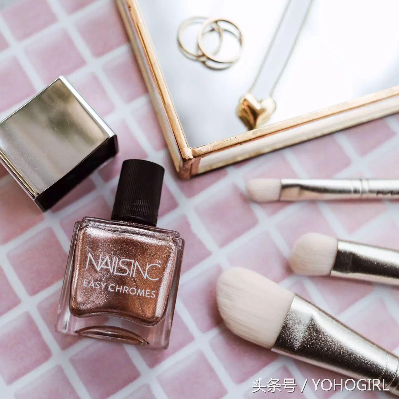 最近买了几本杂志，只是为了附录的化妆赠品！