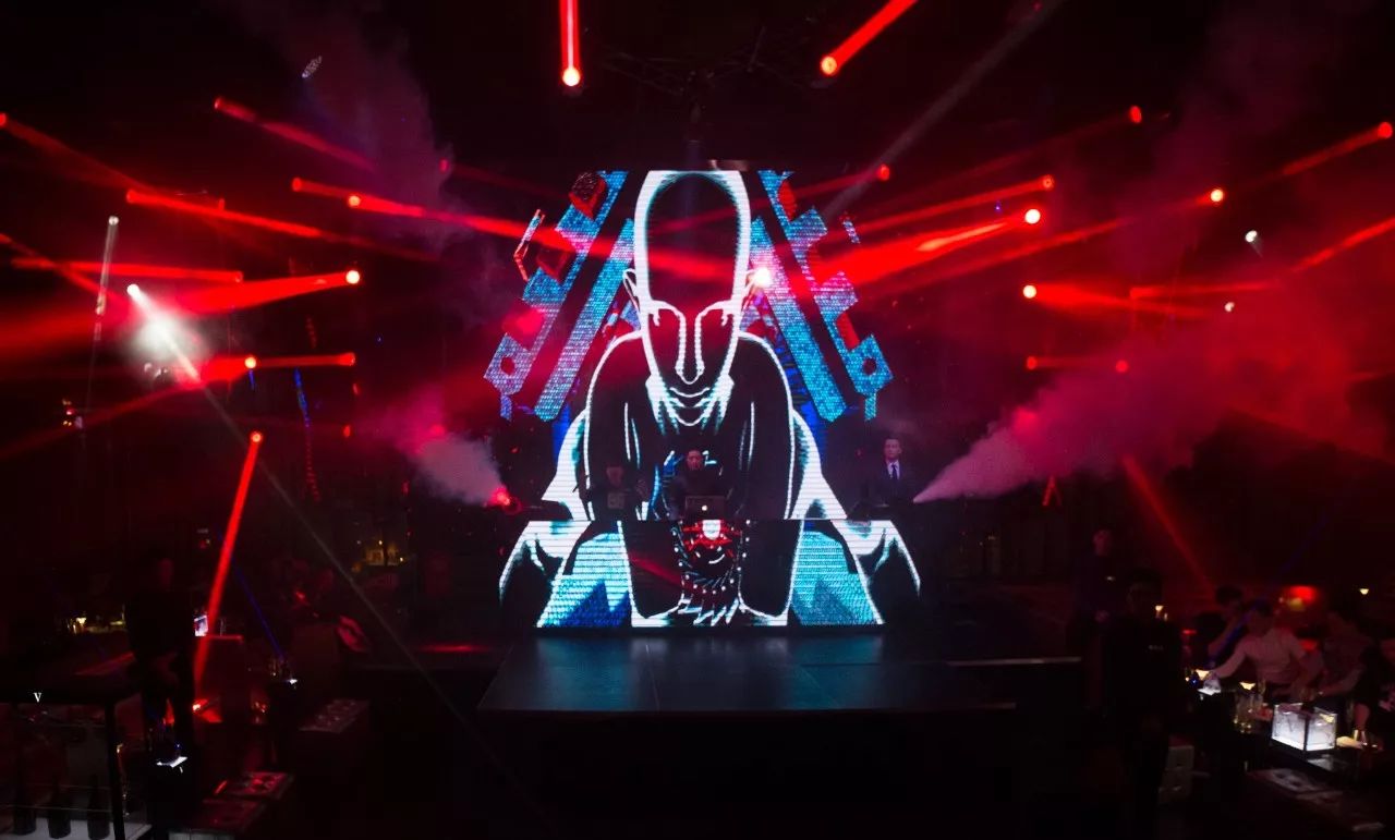 成都最高的酒吧,佳酿、美女、电音、轰趴,这个圣诞在这都能找到