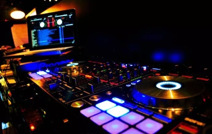 成都最高的酒吧,佳酿、美女、电音、轰趴,这个圣诞在这都能找到