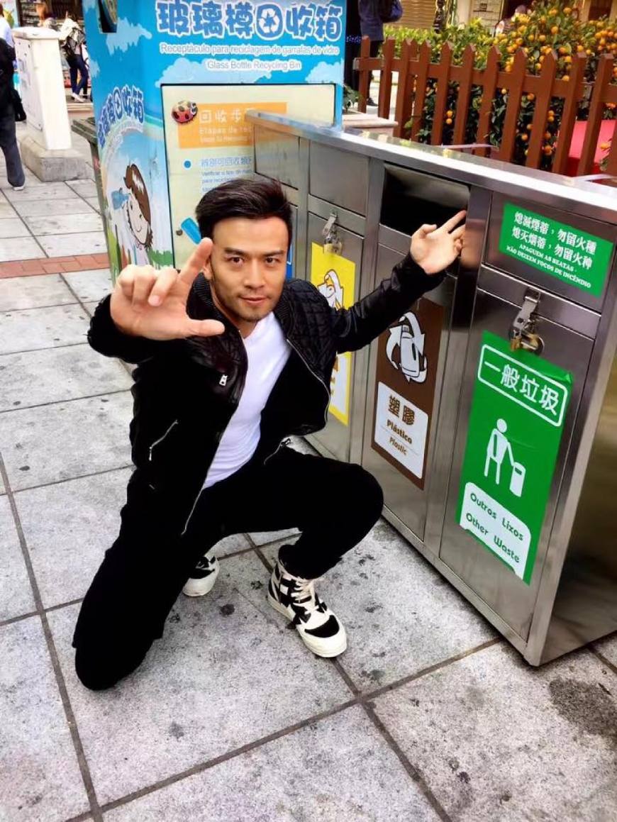 唐文龙颜值巅峰,唐文龙与路人合影