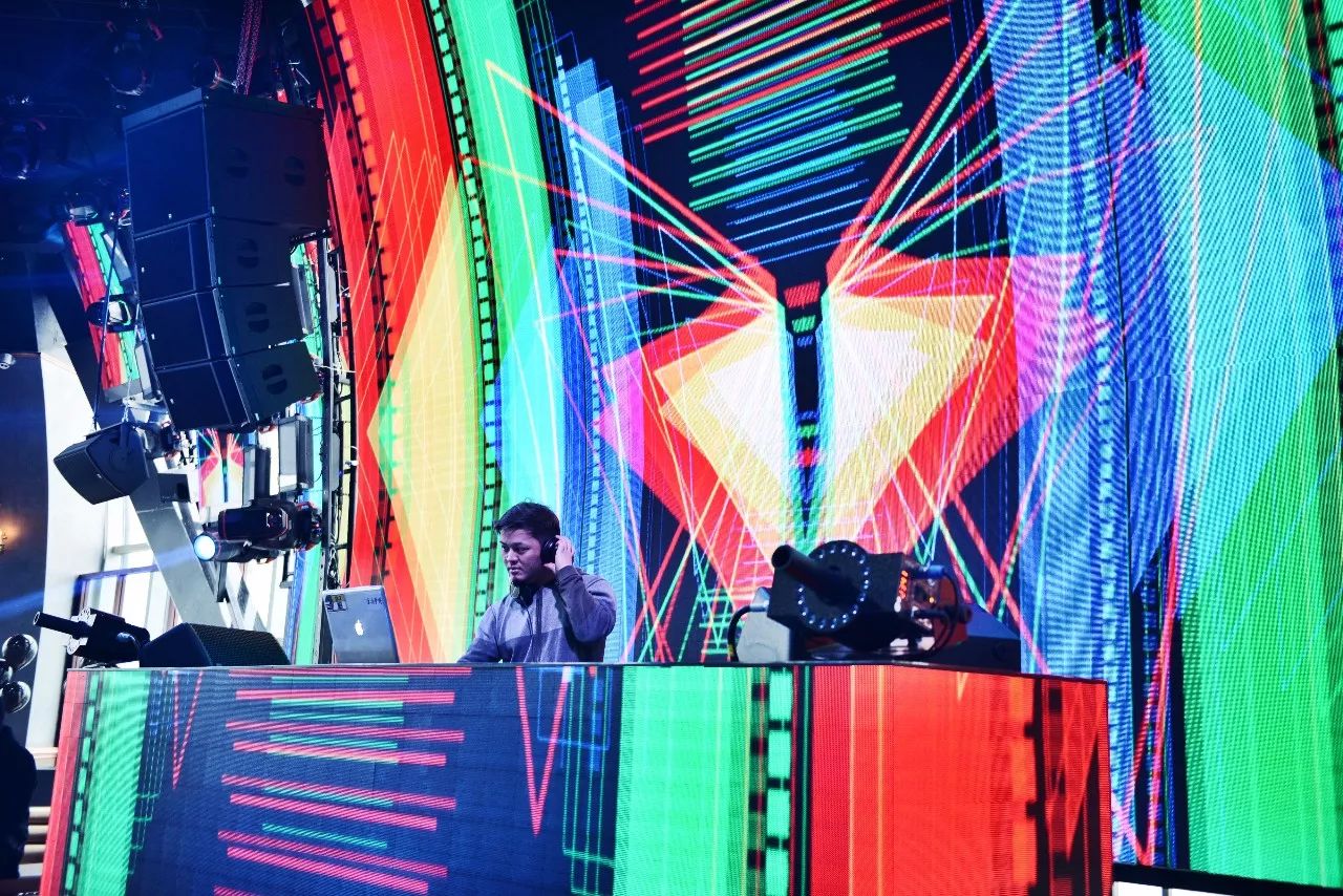 成都最高的酒吧,佳酿、美女、电音、轰趴,这个圣诞在这都能找到